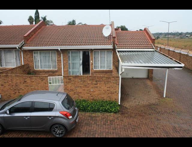 2 BEDROOM TOWNHOUSE FOR SALE IN NORKEM PARK